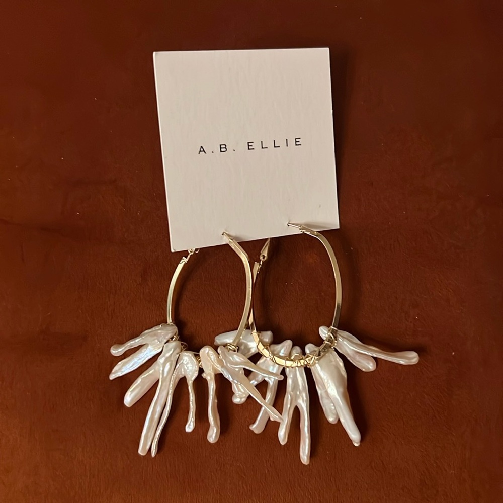 A.B. ELLIE Pear Arielle Hoop